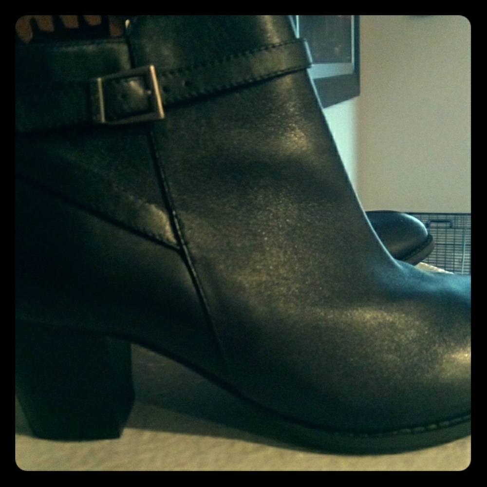 Vionic ankle boots